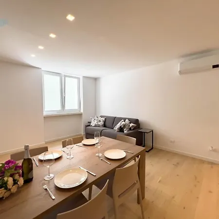 公寓 Bluemare E Blueterra Tirabora Short Rent, Con Parcheggio Privato 的里雅斯特