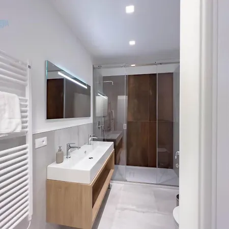 公寓 Bluemare E Blueterra Tirabora Short Rent, Con Parcheggio Privato 的里雅斯特